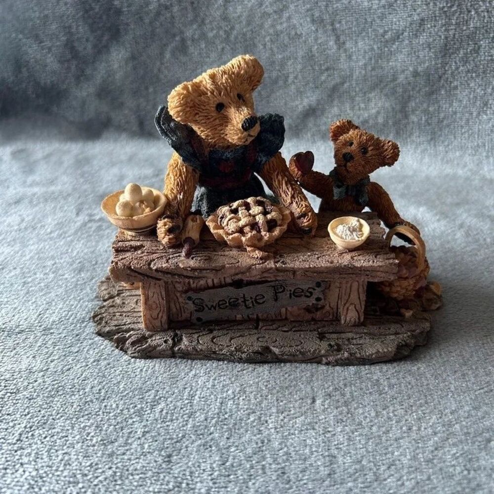 Boyds Bears and Friends figurine Justina & Harrison Sweetie Pie #87